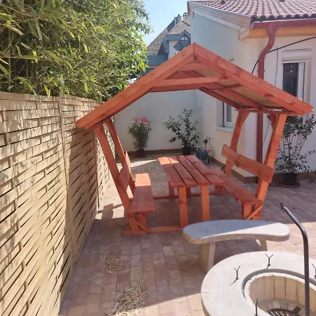 Oecsi Vendeghaz アパート *