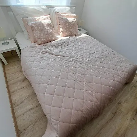 Oecsi Vendeghaz アパート