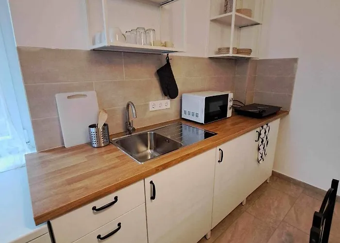 Oecsi Vendeghaz * בלטונללה